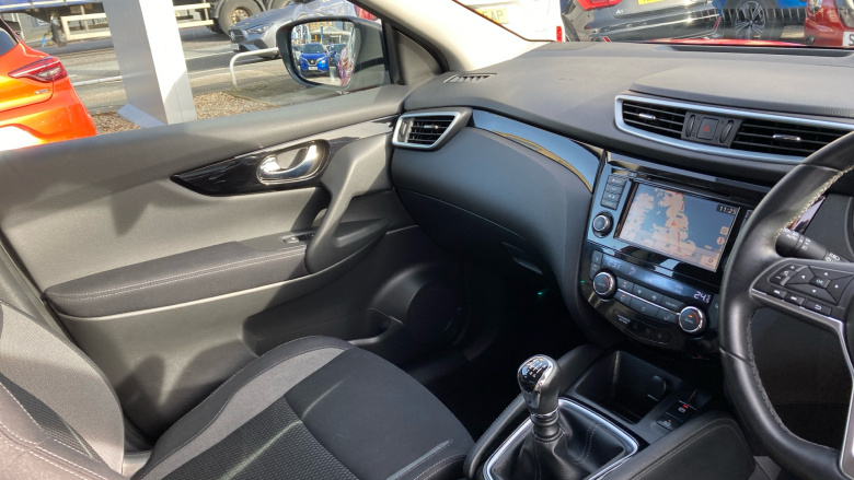 Nissan Qashqai 1.3 DiG-T Acenta Premium 5dr Petrol Hatchback